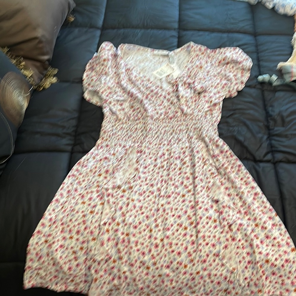 Flower summer dress with cute matching scrunchie